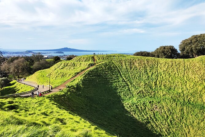 9 Day South to North Island NZ Private Tour from Queenstown - Day 7: Rotorua geothermal culture with optional hot pools or farm time