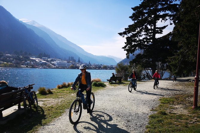 Arrowtown to Queenstown Bike Tour with Shuttle - Arrowtown: Charm, Old Buildings, and a Real Sense of Place