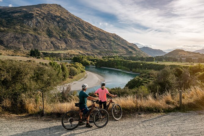 Arrowtown to Queenstown Full-Day Bike Adventure - Arrowtown stop: coffee first, legs later