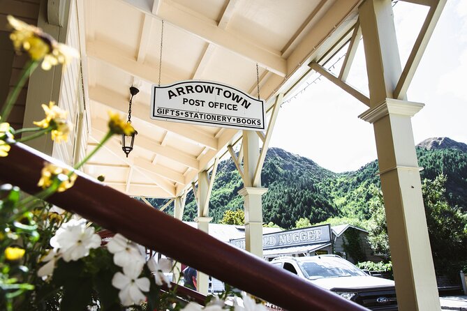 Best of Queenstown Guided Tour with Wine Tasting & Boat Cruise - The AJ Hackett Kawarau Bungy Centre stop: extreme sport history up close
