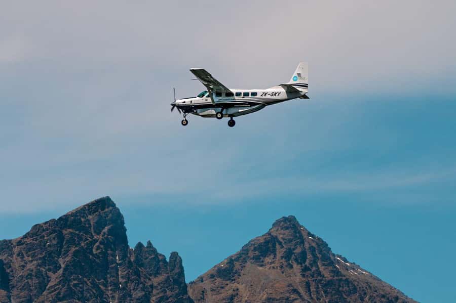 From Queenstown: Milford Sound Flight and Cruise with Lunch - Queenstown pickup and your pilot-led preflight session