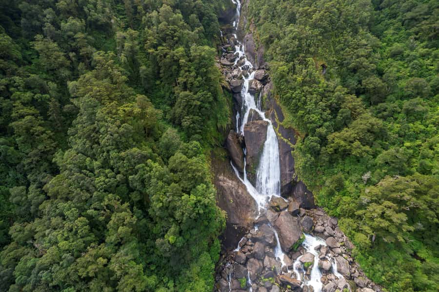 From Queenstown: Scenic One-Way Tour to Franz Josef - The Lakes Start the Story: Dunstan, Wanaka, and Hawea