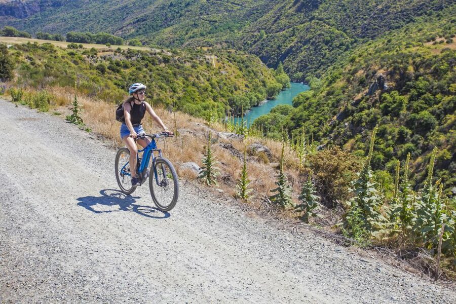 From Queenstown: 'Valley of the Vines' Wine and Bike Tour - How the day really runs: Queenstown to Arrowtown to Gibbston and back