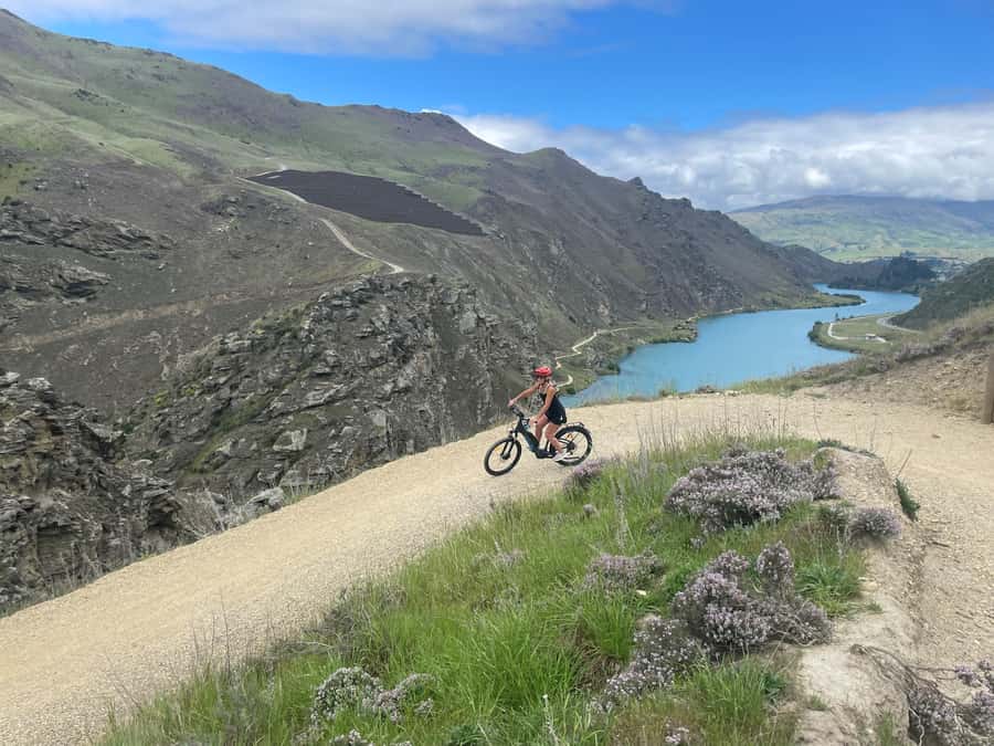 From Wanaka - Bike the Dunstan Trail with shuttle return - How the Wanaka to Cromwell shuttle keeps your day on rails