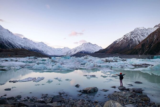 Full-Day Guided Sightseeing Tour of Mount Cook from Queenstown - Lake Pukaki: the stop that turns Aoraki into a moment