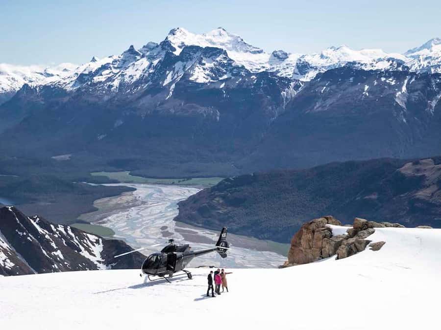 Glenorchy: 25-30 Minute Snow Landing Helicopter Experience - Snow landing on the alpine peak: what happens when you step out