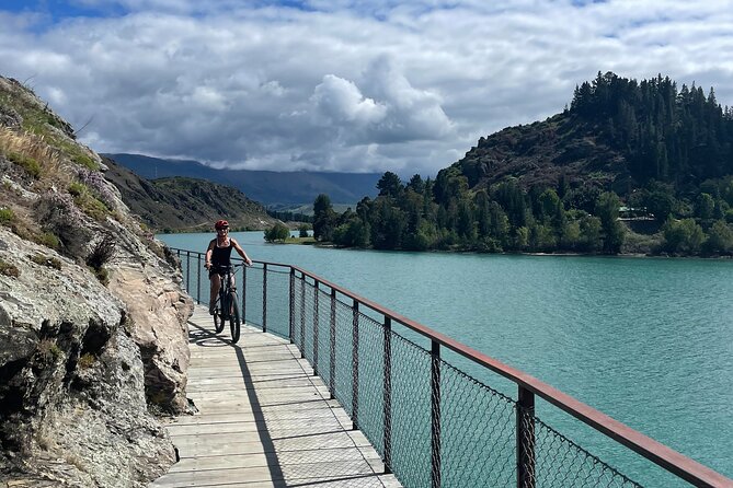 Lake Dunstan Cycleway Bike Rental And Return Shuttle - Clyde finish: a celebratory drink and your shuttle back to Cromwell