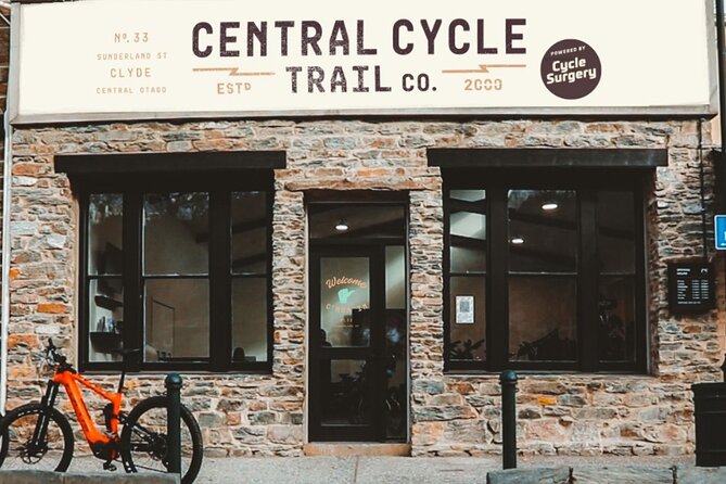 Lake Dunstan E-Bike Trail Adventure - Old Cromwell start: cycling through history you can see