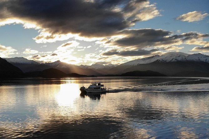 Lake Wanaka 1-Hour Cruise Including Wine and Cheese - Commentary expectations: music, crew chat, and what to do if you want more