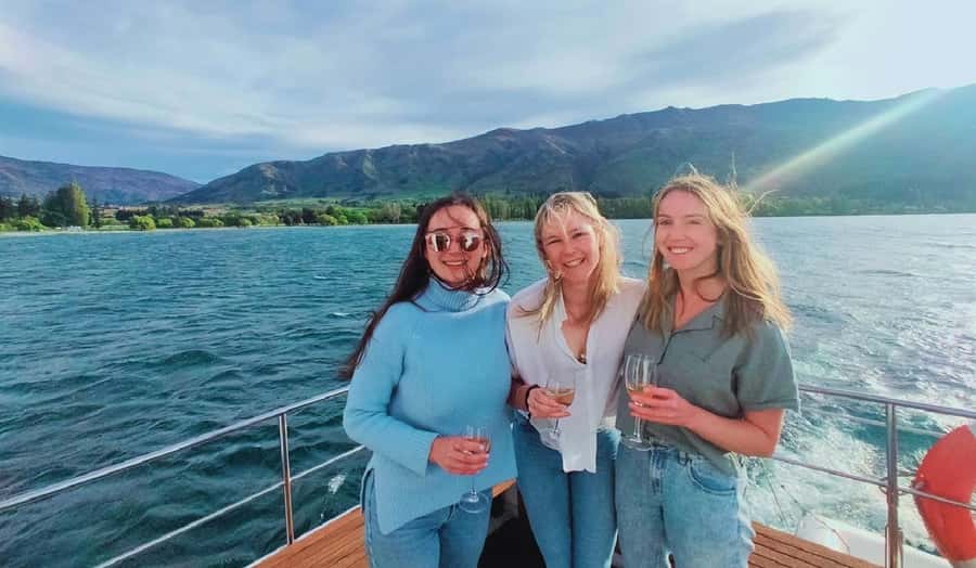 Lake Wanaka Happy Hour Cruise - Lake Wanaka Happy Hour Cruise: the simple pitch that works