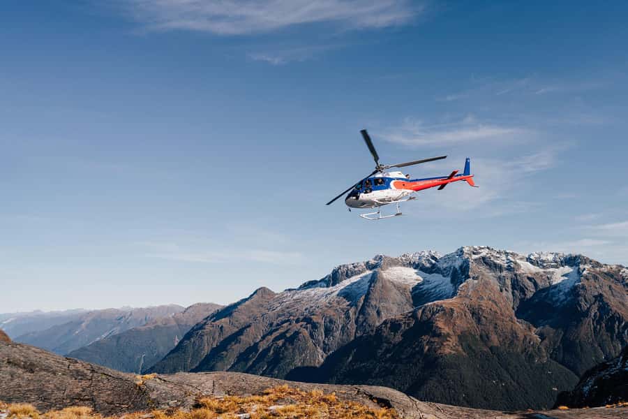 Milford Sound: 1.5-Hour Helicopter Tour with Two Landings - Landing in Milford Sound: 15 minutes on the fjord