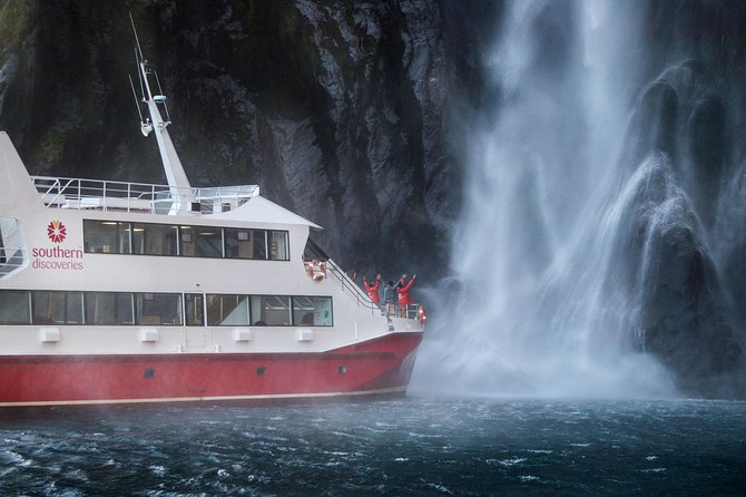 Milford Sound Coach & Cruise from Queenstown: Panoramic Views - Lunch logistics: what “picnic lunch included” really means for a long day