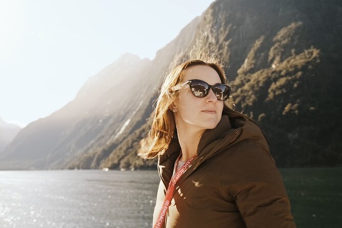 Milford Sound Day Tour with Scenic Cruise from Queenstown - Comfort tips that actually matter (layers, not wishful thinking)