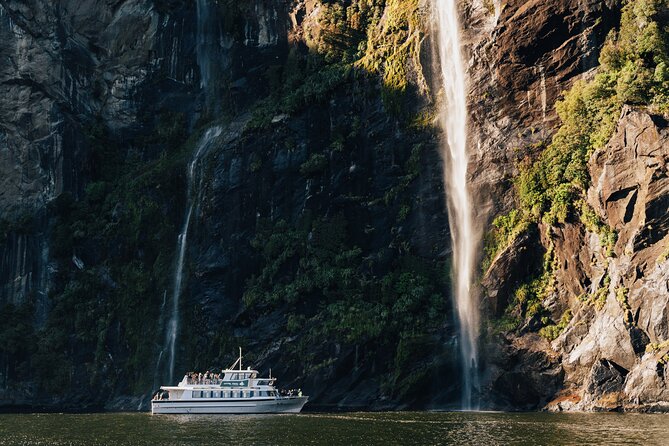 Milford Sound Helicopter and Cruise Tour from Queenstown - Getting from helicopter landings to the 2-hour Piopiotahi cruise
