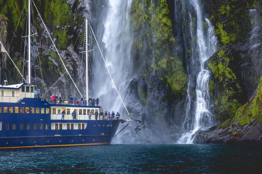 Milford Sound: Overnight Cruise with Water Activities - Evening onboard: private cabins, deck time, and stargazing
