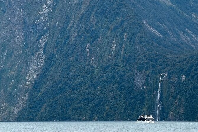 Milford Sound Private Day Trip from Queenstown via Te Anau - Eglinton Valley and Mirror Lakes: Quick Stops With Real Photogenic Payoff
