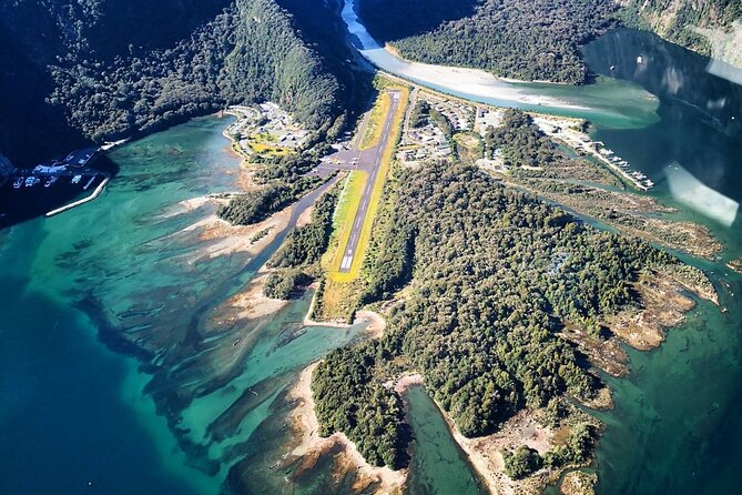 Milford Sound Scenic Flyover ex Queenstown - The big moment: descending into Milford Sound for Mitre Peak