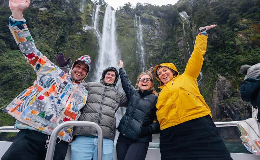 Milford Sound: Waterfalls, Wildlife, and Rainforest Cruise - Food and drink on board: the cafe/bar is part of the comfort plan