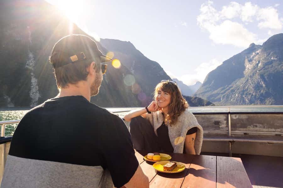 Milford Sound: Wildlife & Nature Cruises - Food and drinks: how it works if you don’t pack for hours