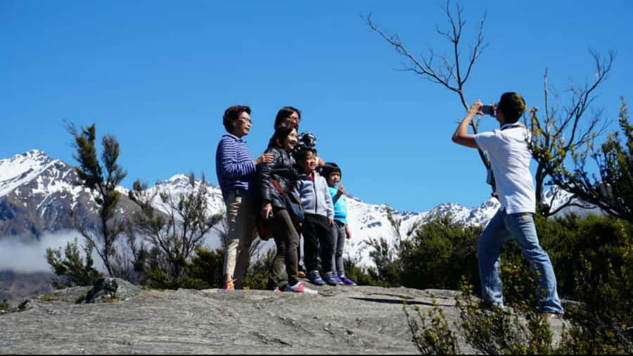 Mou Waho Island: 3-Hour Cruise and Guided Nature Walk - The top lake and the lookout rock: where the best views land