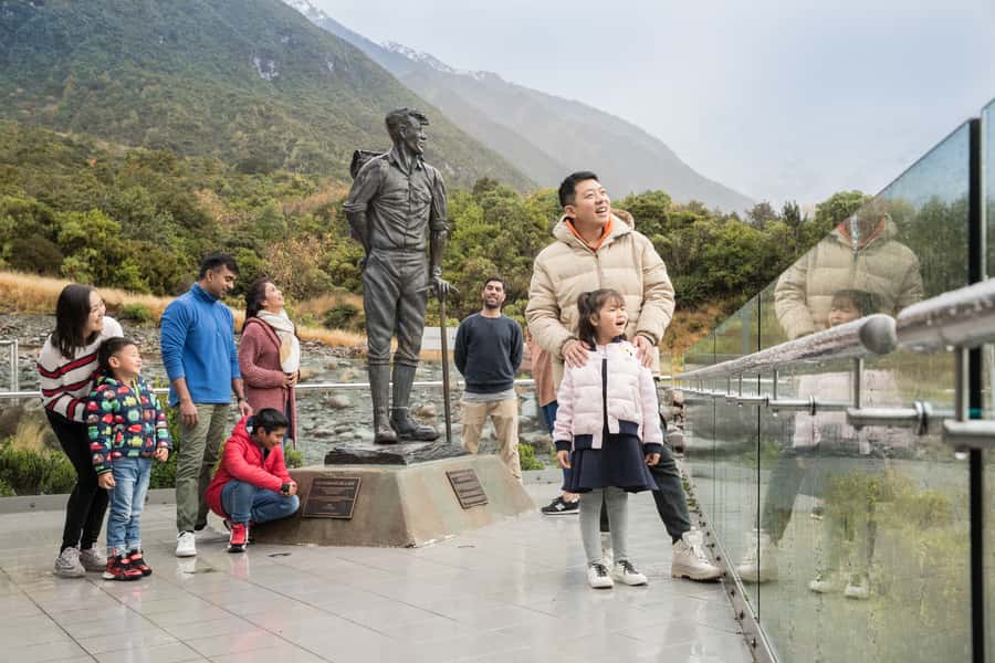Mount Cook Full-Day Tour: Queenstown to Christchurch - Guides, English Commentary, and Multilingual Headsets