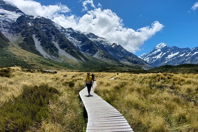 Mount Cook Tour: Finish at Queenstown, Christchurch or Dunedin - Lake Tekapo (for Christchurch pickup days): Good Shepherd views and a quick stretch