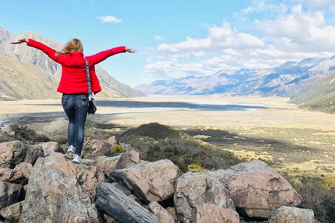 Mt Cook Tour & Ultimate Alpine Experience Combo from Queenstown - Lake Dunstan to Lake Pukaki: the day’s color shift