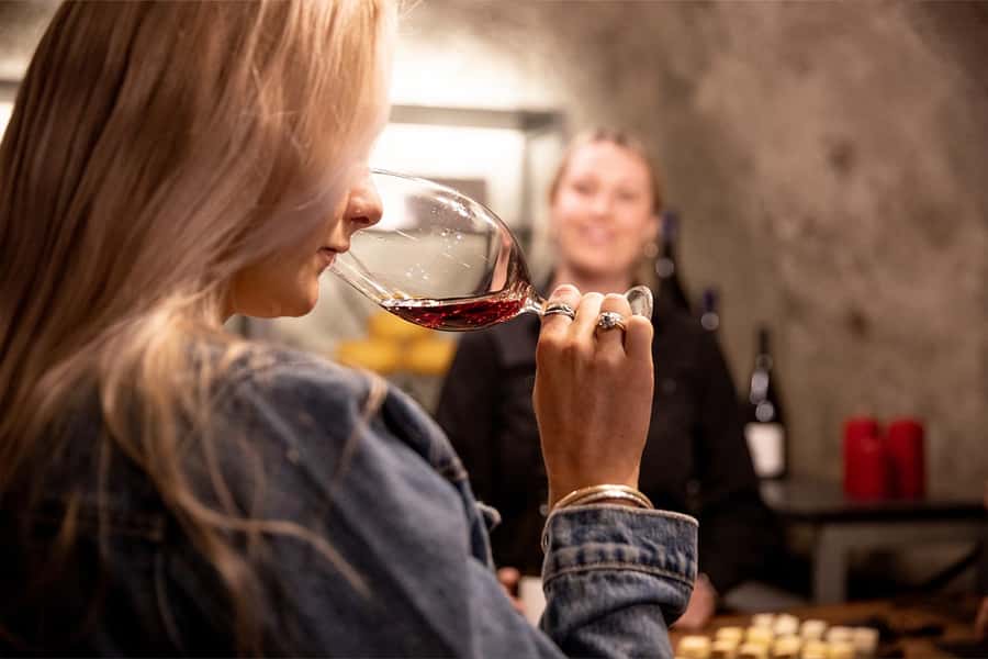 Queenstown, Arrowtown, Gibbston: Flexible Wine Hopper Tours - Queenstown Wine Hopper: Flexible Transport Beats DIY Driving