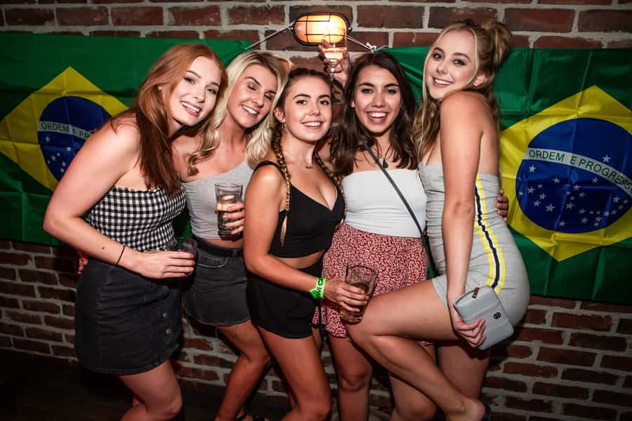 Queenstown: Bar Crawl with 5 Free Shots and Pizza - Key points at a glance
