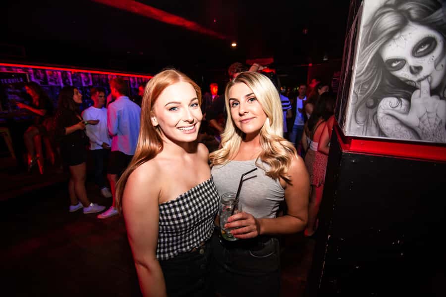 Queenstown: Bar Crawl with 5 Free Shots and Pizza - Entering The London Bar at 9 PM