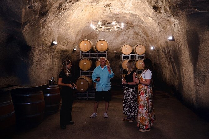 Queenstown Classic Wine Tour: 3 Winery Visits, Cave Tour & Cheese - Stop 1 Kinross-Style Tastings and the First-Pour Advantage