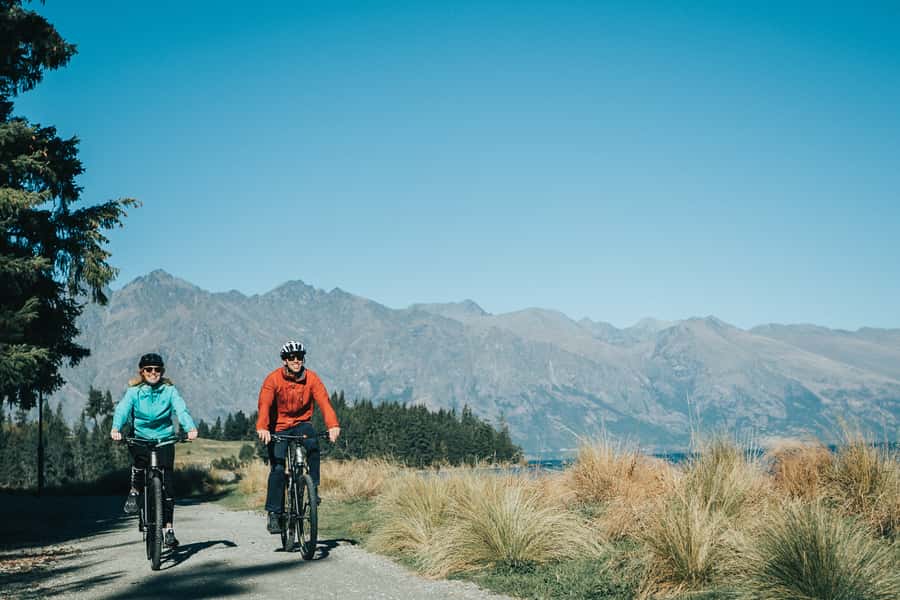 Queenstown: E-bike Hire on the Queenstown Trail - Following the Queenstown Trail out toward Frankton