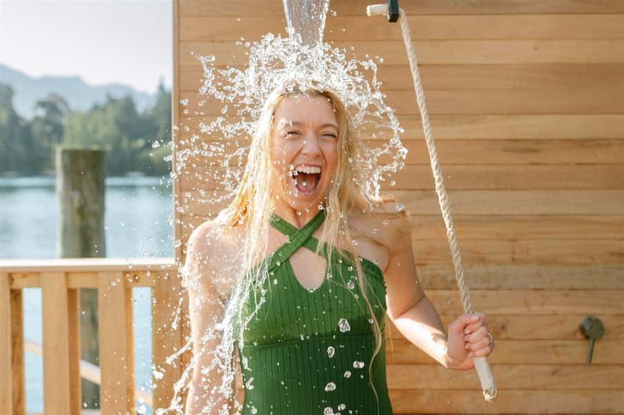 Queenstown: Floating Sauna Experience on Lake Whakatipu - Floating sauna on Lake Whakatipu: the core experience