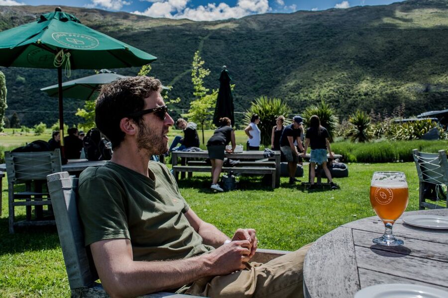Queenstown & Gibbston Valley: Hop-On Hop-Off Wine Tours - Taverns and Pubs: The Easy Way to End the Day in Queenstown