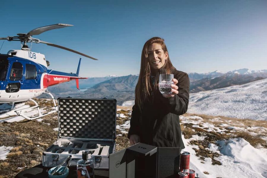 Queenstown: Helicopter Flight and Gin Tasting Tour - From mountaintop to Cardrona: the ride that sets the mood
