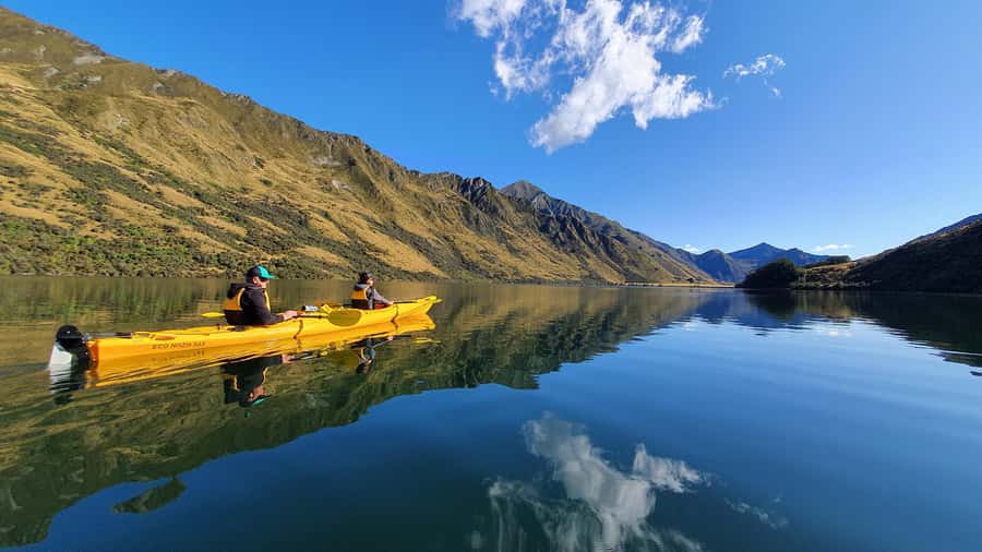 Queenstown: Kayaking or SUP Experience on Moke Lake - Safety briefing and kit check: what you’ll wear and why