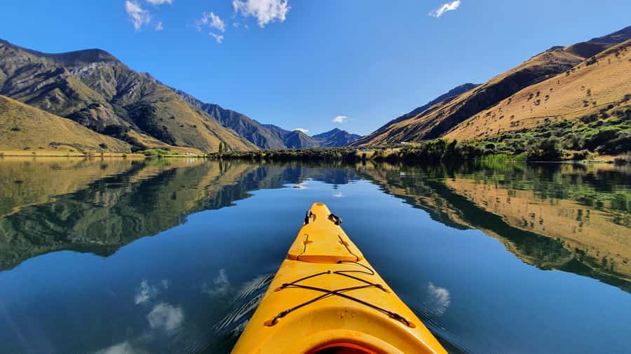 Queenstown: Kayaking or SUP Experience on Moke Lake - Who should book this kayak or SUP tour?