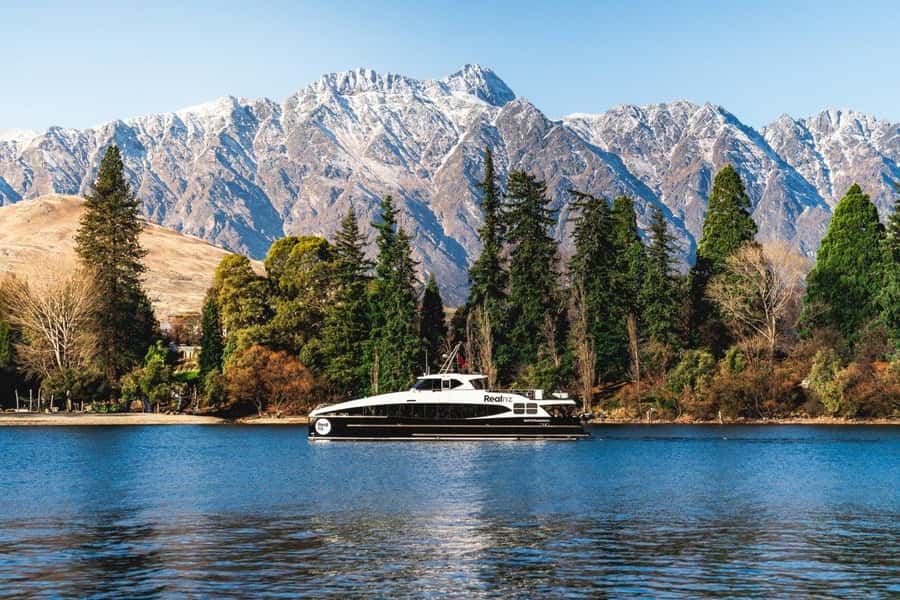 Queenstown: Lake Whakatipu Boat Trip - Secret coves and historic spots you’d miss from the shore