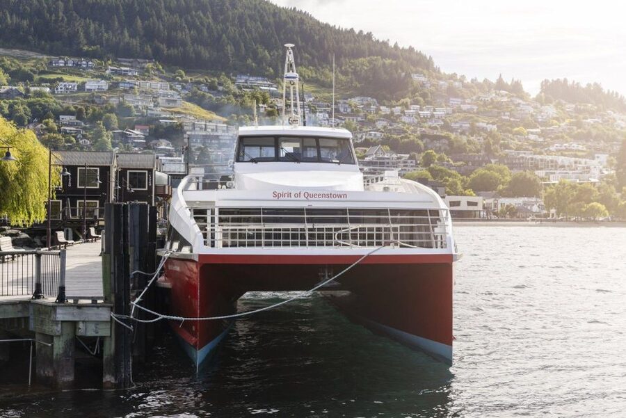 Queenstown: Lake Whakatipu Boat Trip - The onboard café and licenced bar: snacks, beer, wine, and coffee
