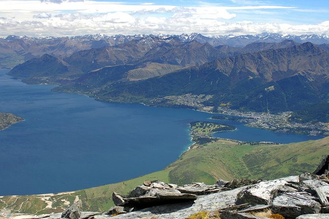 Queenstown Memories Helicopter Flight - Lake Wakatipu from above: why this helicopter flight works