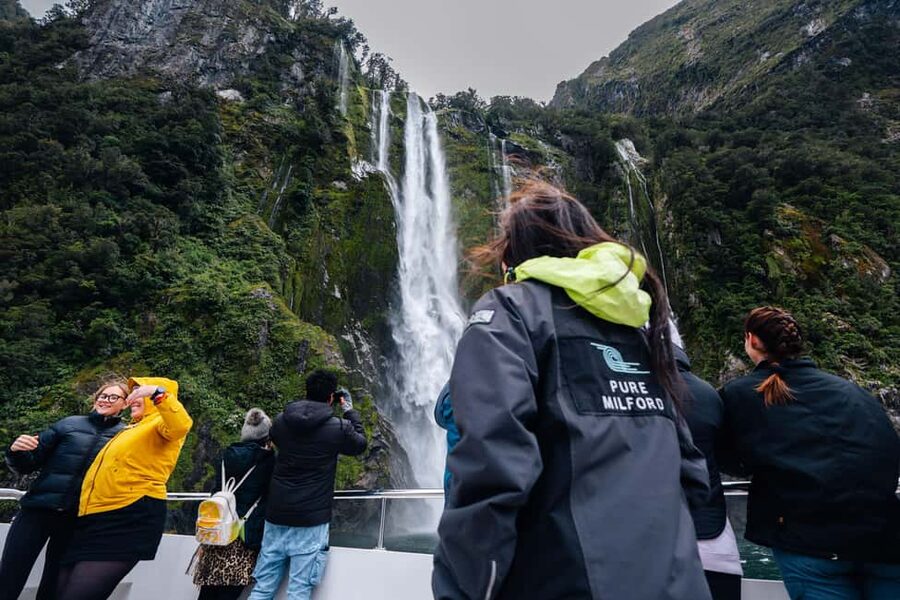 Queenstown: Milford Sound Coach & Cruise Full-Day Trip - Lunch and hot drinks: the onboard food plan that keeps you comfortable