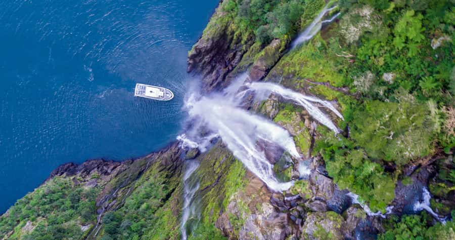 Queenstown: Milford Sound Small-Group Tour w Cruise & Lunch - Devil’s Staircase to the Hollyford country: Homer Tunnel changes everything