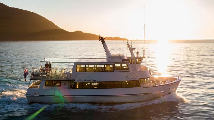 Queenstown: Milford Sound Small-Group Tour w Cruise & Lunch - The drive begins: pickup, Lake Wakatipu, and the first wow-factor stops