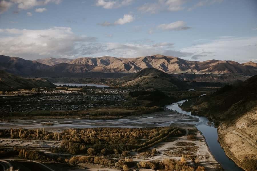 Queenstown: Remarakbles Helicopter Tour with Alpine Landing - Over Queenstown and Lake Whakatipu: what you’ll see in the air