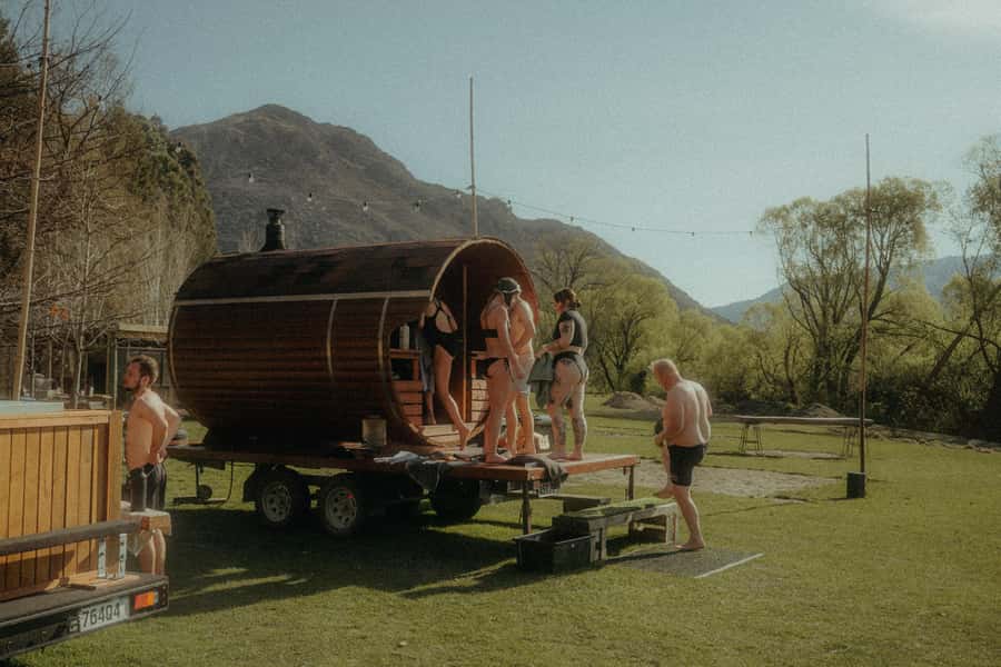 Queenstown: Riverside Sauna and Cold Plunge Experience - Step two: cold plunge choices near 1–4°C