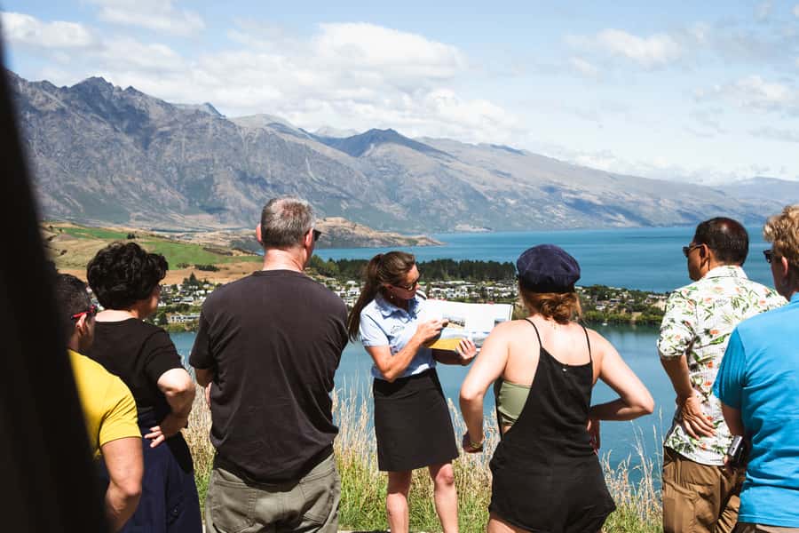 Queenstown: Scenic Highlights, Tour with Wine & Lake Cruise - Shotover River photo stop and the jetboat tease