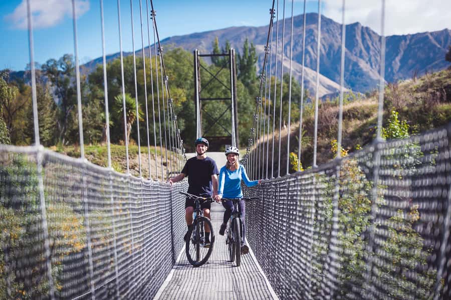 Queenstown: Self-Guided Bike Ride on the Arrow Bridges Trail - Getting There: The 25-Minute Shuttle and Quick Setup