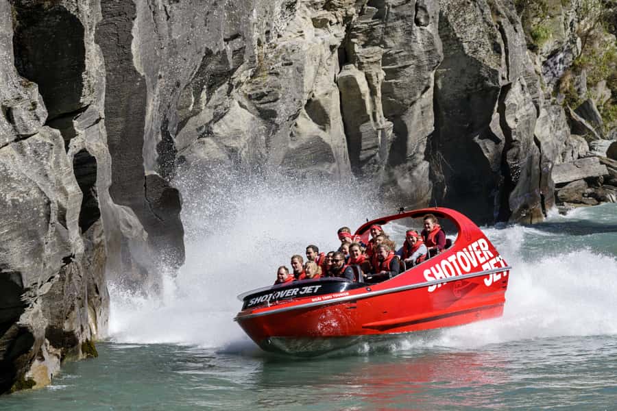 Queenstown: Shotover River Extreme Jet Boat Experience - Picking a Spot on the Boat: Back Row Fun vs Comfort