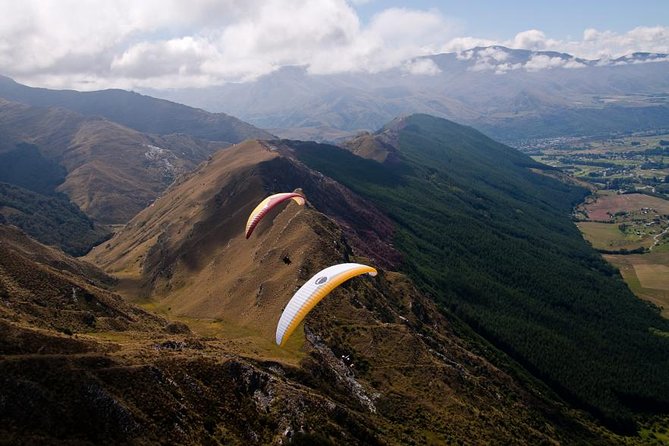 Queenstown Tandem Paragliding from Coronet Peak - Landing on the valley floor and getting back to town