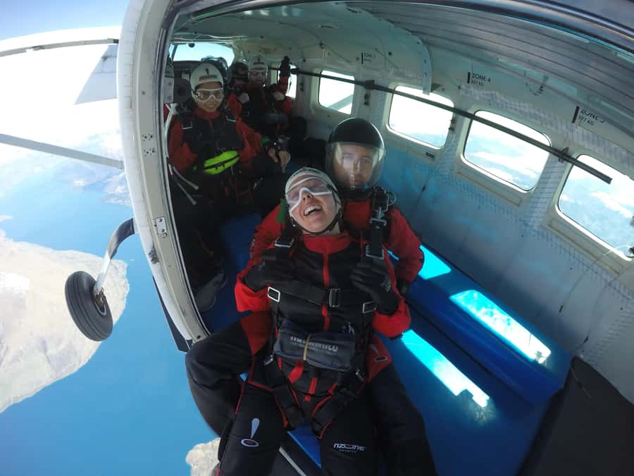 Queenstown: Tandem Skydive Experience - The Scenic Flight Over Lake Wakatipu: A Quick Reality Check